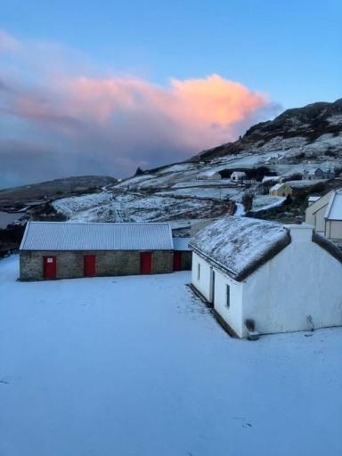 Anne'S Thatched Cottage Kilcar Exterior foto