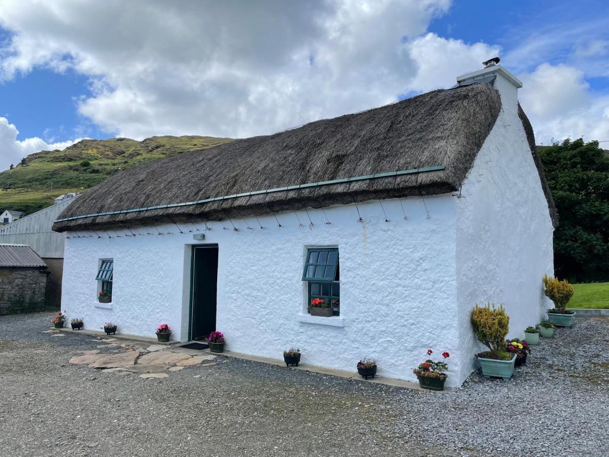 Anne'S Thatched Cottage Kilcar Exterior foto