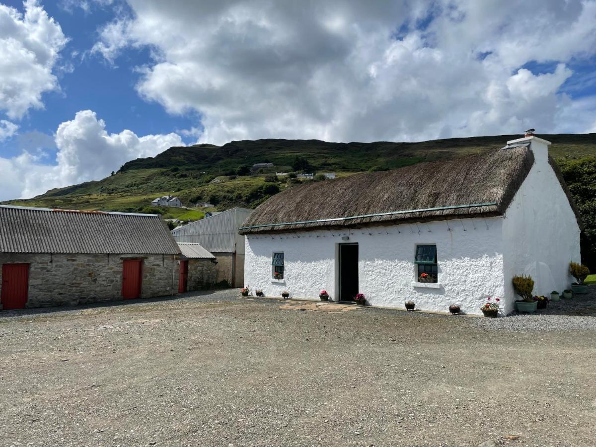 Anne'S Thatched Cottage Kilcar Exterior foto